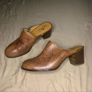 ‼️DONATING JUNE 30‼️Patricia Nash Nicia Old World Map Mules Clogs